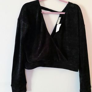 New Windsor black cropped sweater top